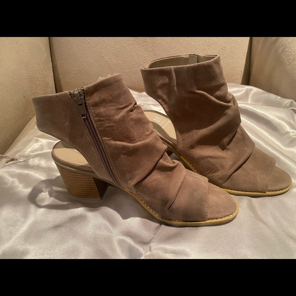 NEW Women’s size 7 white mountain